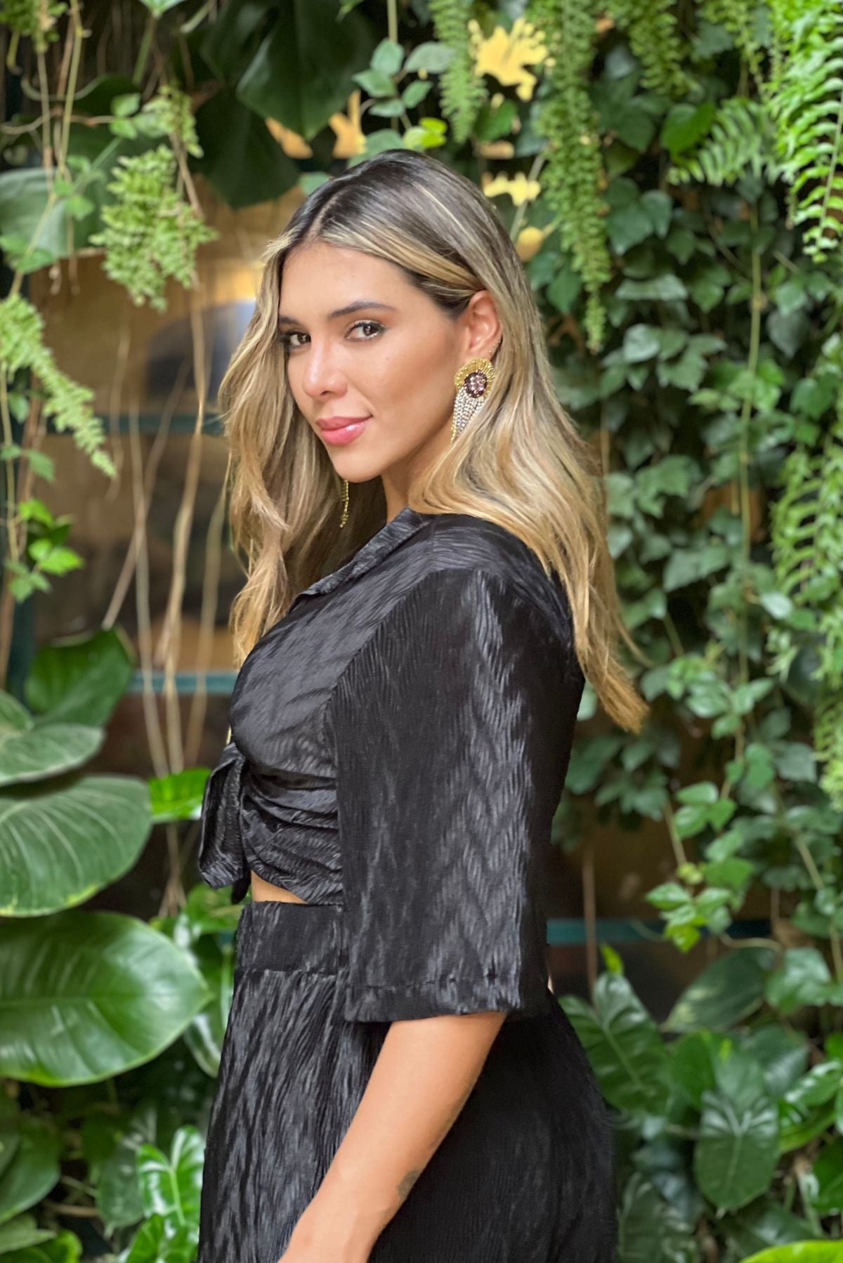 Camisa crop con cuello y manga 3/4