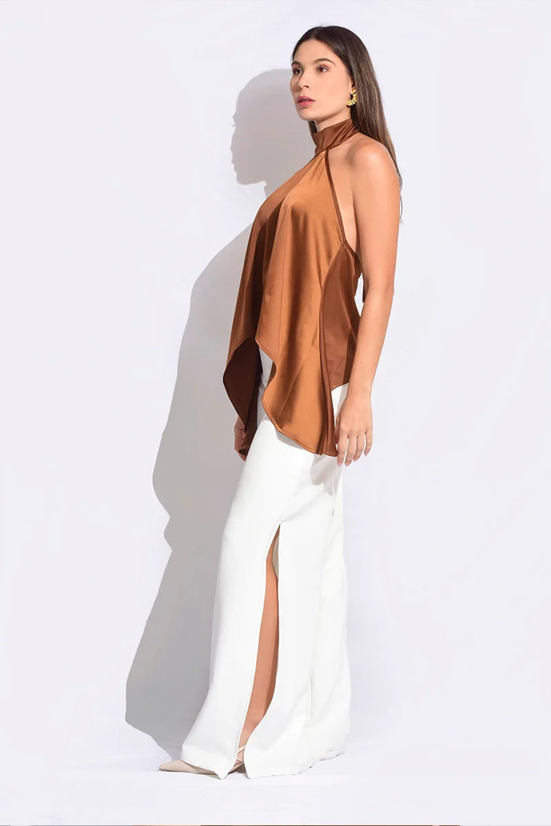 Blusa cuello alto con largo en puntas
