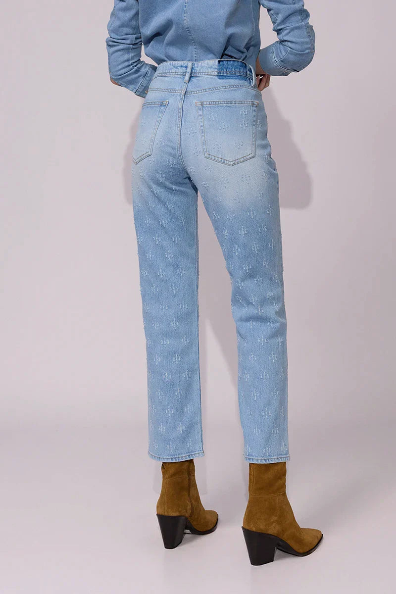 Jean straight tiro medio