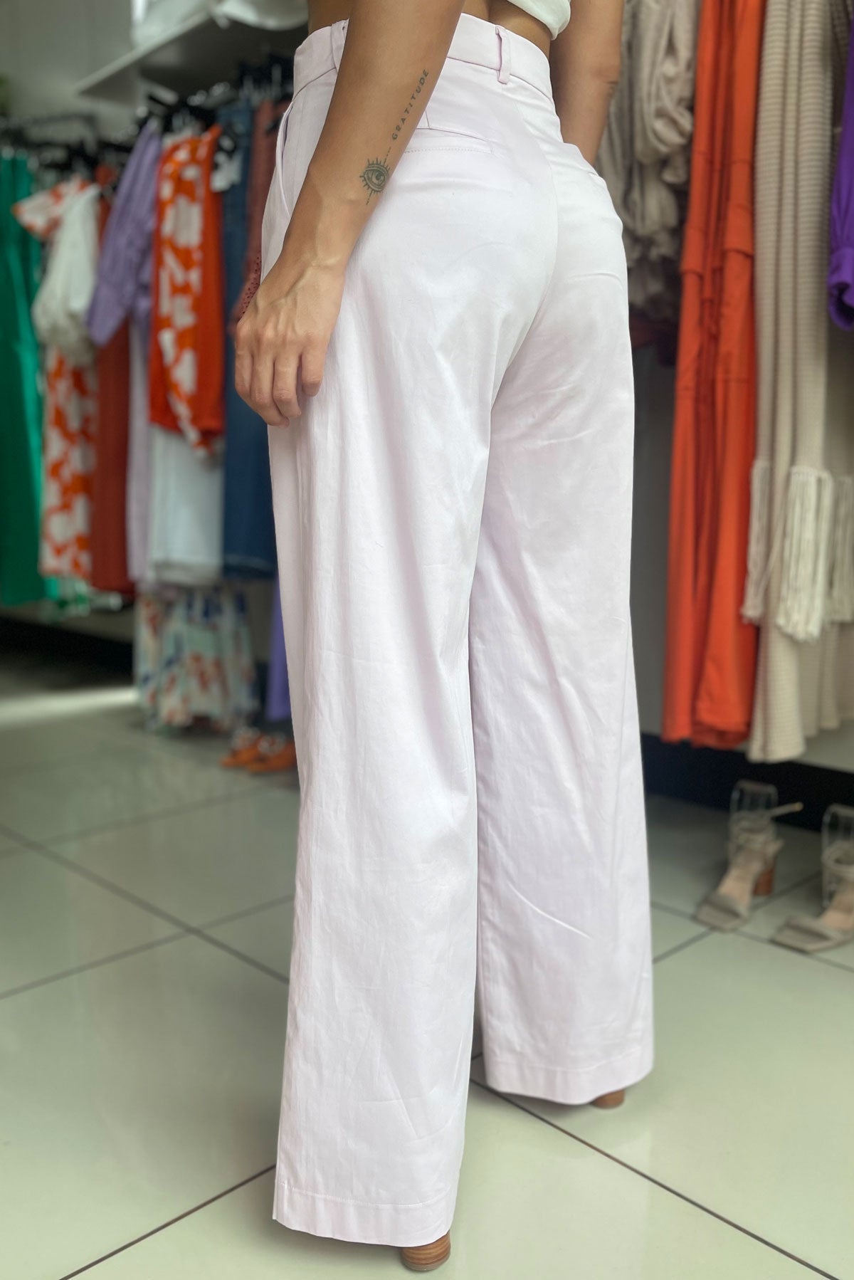 Pantalón recto con prenses