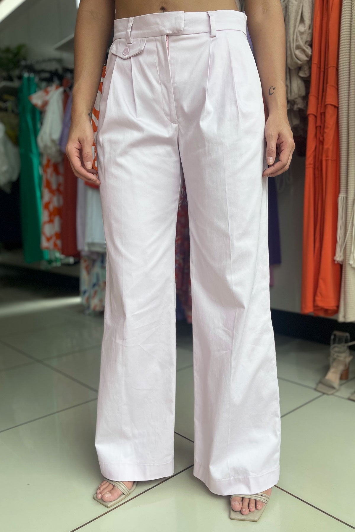 Pantalón recto con prenses