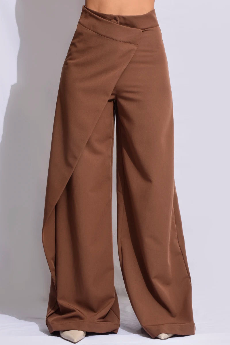 Pantalón recto con tapa diagonal