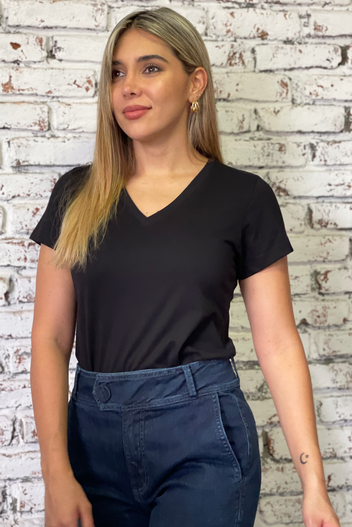 Camiseta básica cuello v