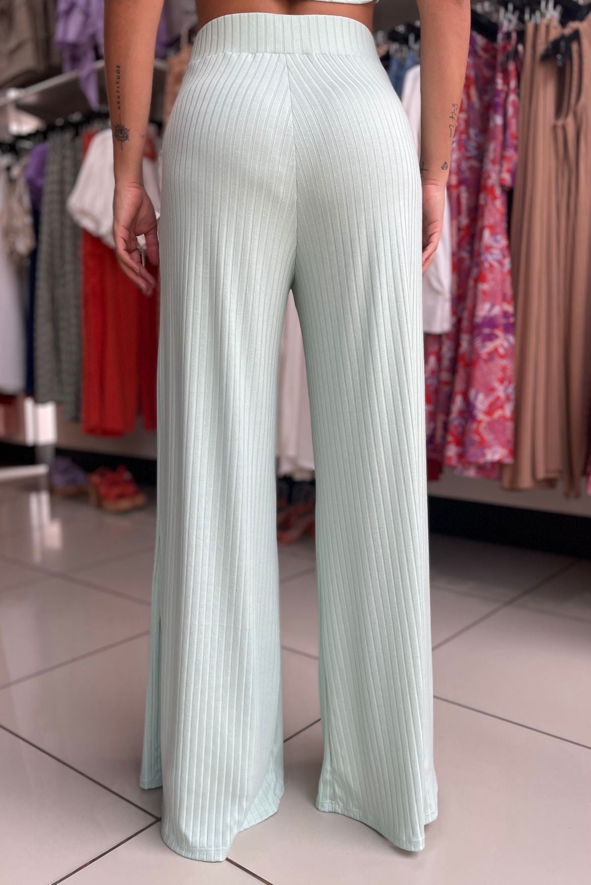 Pantalón tiro alto bota ancha